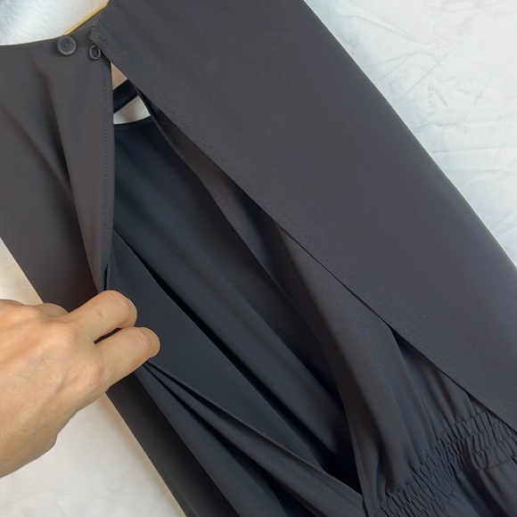 BCBG MaxAzria Sleeveless Pintuck Wide Leg Jumpsuit w/ Layered Top Sz M Black - Picture 10 of 17